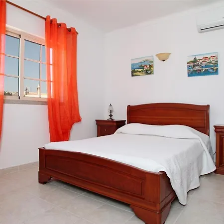 Da Duarte - Walkable To Shops Bars Ferienhaus Albufeira