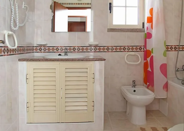 Da Duarte - Walkable To Shops Bars Ferienhaus Albufeira