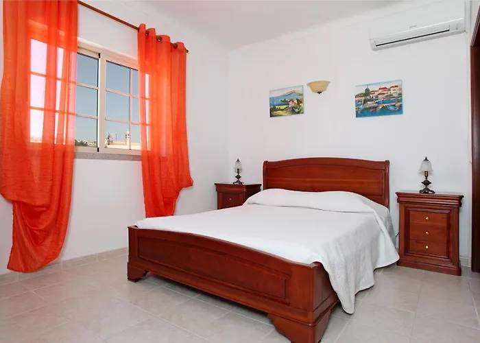 Da Duarte - Walkable To Shops Bars Ferienhaus Albufeira
