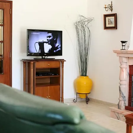 Da Duarte - Walkable To Shops Bars * Albufeira